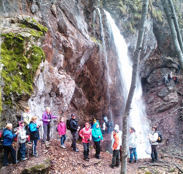 Három király vízesésnél